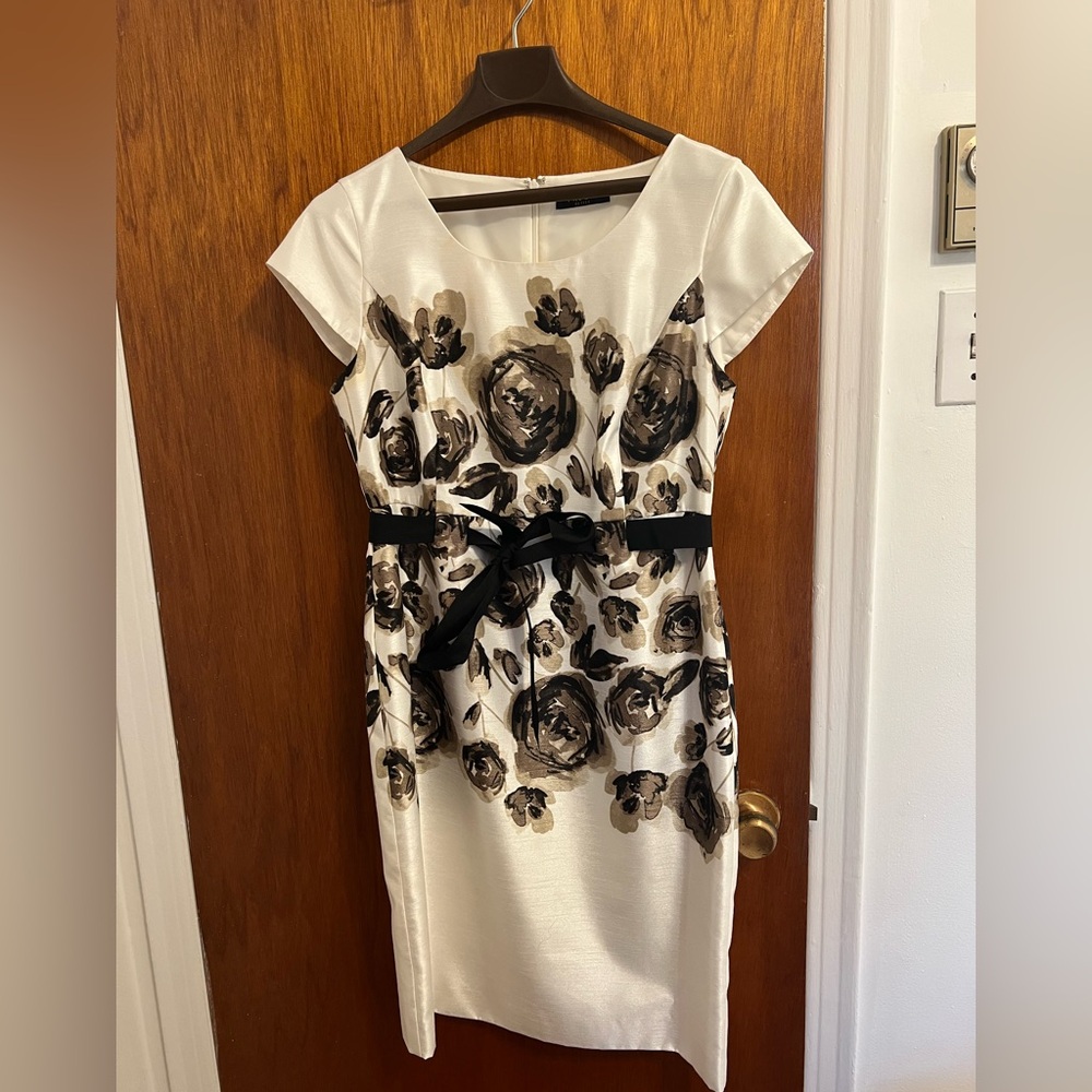 Elegant Floral Print Dress with Black Accents